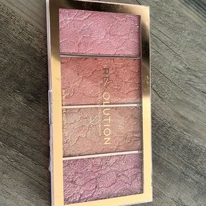 Makeup revolution vintage lace blush palette-new/sealed